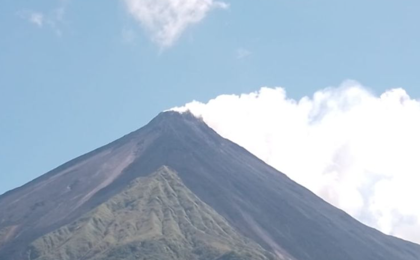 Aktivitas Gunung Karangetang Masih Tinggi, Ratusan Gempa Vulkanik Terekam