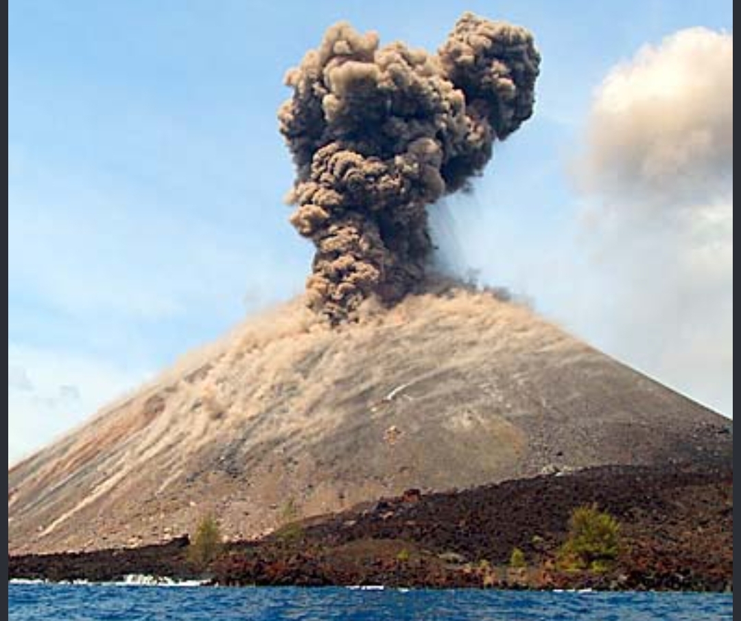 PVMBG Pastikan Erupsi Anak Krakatau Tak Picu Tsunami
