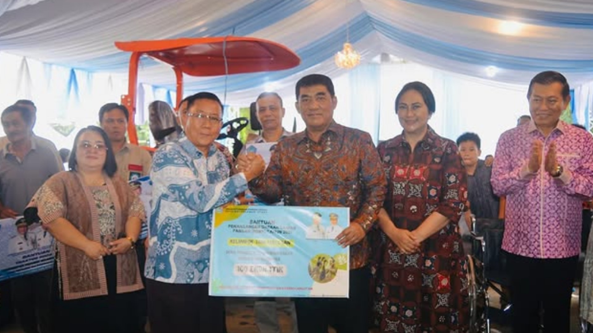 Pemprov Sulut Serahkan Bantuan Pertanian dan Perikanan di Kakas, Dukung Ketahanan Pangan Daerah