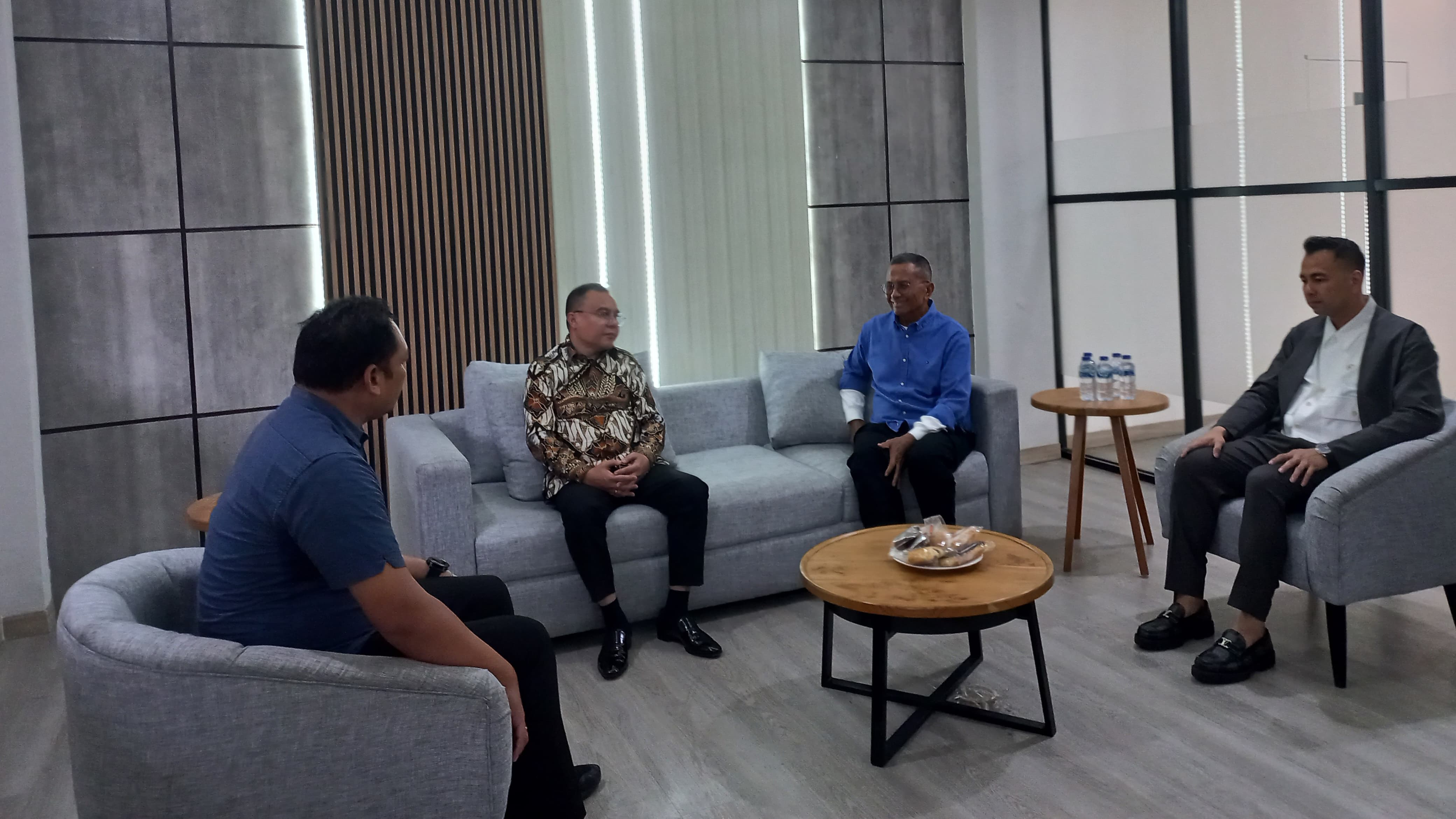 Kunjungan Sufmi Dasco dan Raffi Ahmad ke Kantor Disway, Disambut Langsung oleh Dahlan Iskan