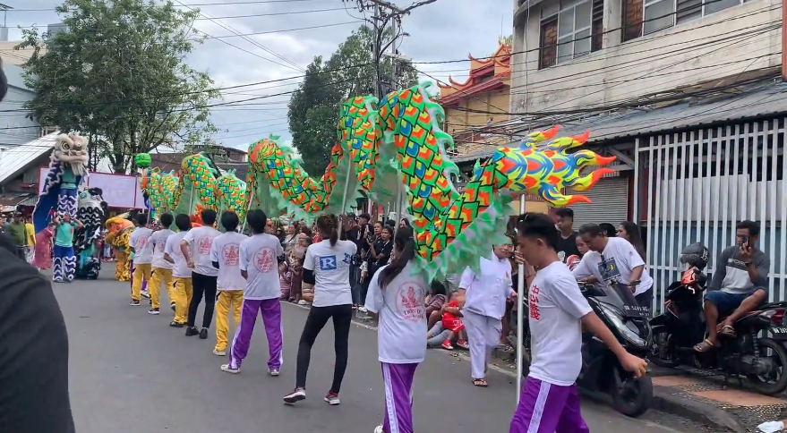 Cap Go Meh 2577 di Manado Meriah, Ribuan Warga Padati Jalur Arak-Arakan