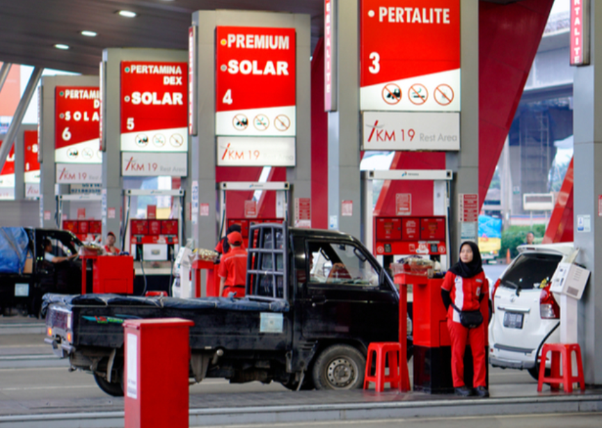 Harga BBM Nonsubsidi Turun, Pertamax Kini Dibanderol Rp15.950 per Liter
