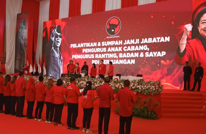 Megawati Lantik Pengurus PDIP Sulut, Tegaskan Ketum Bisa Pecat Kader