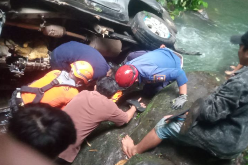 Mobil Terjun ke Jurang 60 Meter di Minsel, Dua Korban Ditemukan Meninggal
