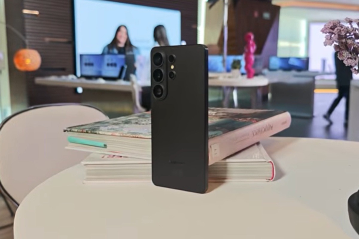 Samsung Galaxy S27 Ultra Dikabarkan Hapus Kamera 3x, Diganti Zoom AI yang Lebih Cerdas!