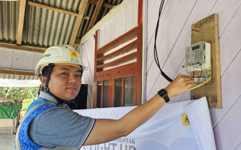 PLN Hadirkan Listrik Gratis bagi 31 Keluarga Prasejahtera di Manado Lewat Program Light Up The Dream