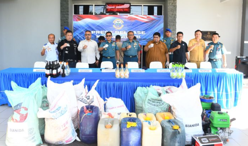 Tim QR-8 Kodaeral VIII Tangkap Pumpboat Fadil Boy di Perairan Manado, Amankan 650 Kg Sianida dan Miras Ilegal