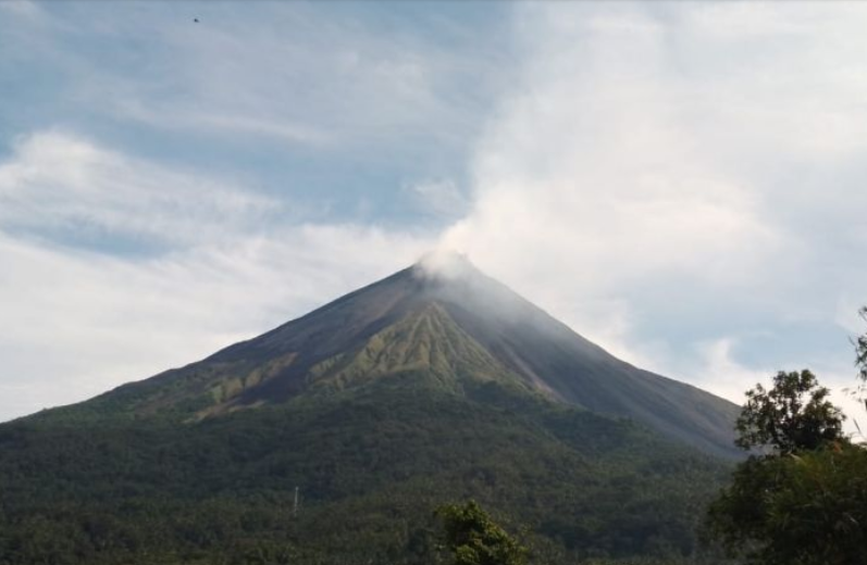 Gunung Karangetang Masih Bergemuruh, Aktivitas Vulkanik Meningkat, Warga Diminta Waspada