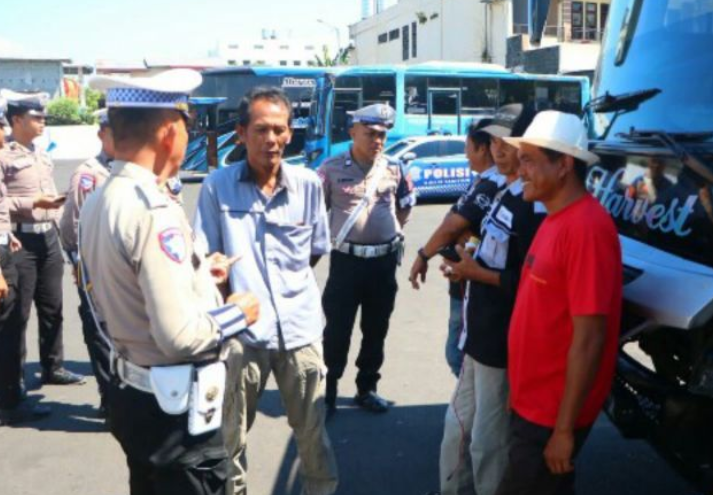 Hari Pertama Operasi Keselamatan Samrat 2026: Polisi Sambangi Terminal Malalayang, Edukasi Sopir Bus dan Mikro