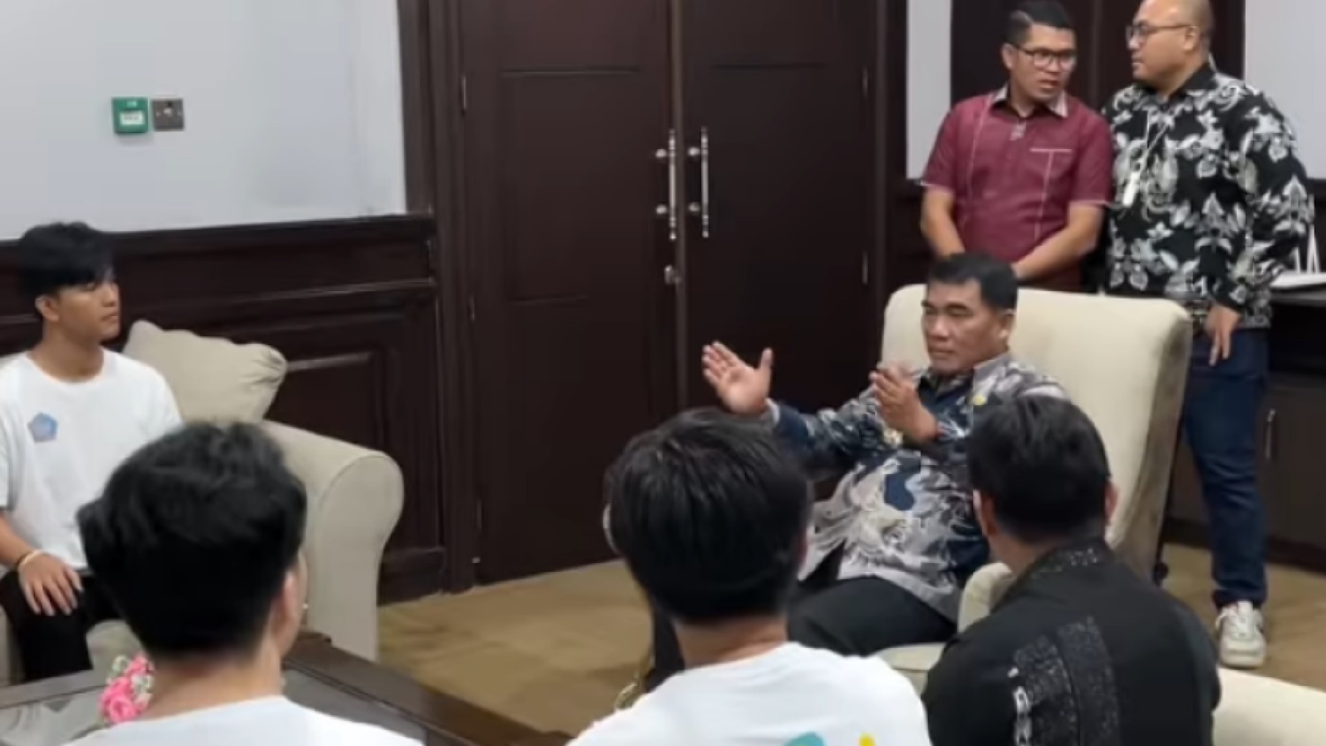 Gubernur Sulut beri Bantuan Pribadi untuk Jemaah Haji Senior