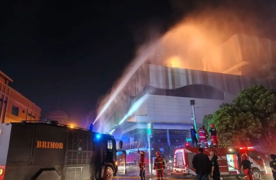 Polisi Selidiki Kebakaran Mega Mall Manado, Satu Orang Meninggal Dunia