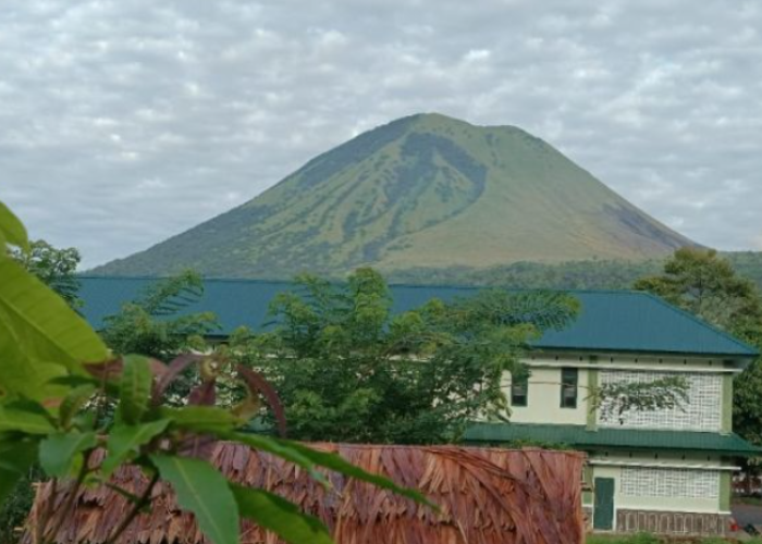 Aktivitas Gunung Lokon Meningkat, Warga dan Wisatawan Diminta Menjauh dari Kawah Tompaluan