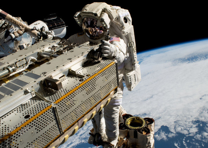 NASA Tunda Aktivitas Spacewalk di ISS karena Masalah Kesehatan Kru