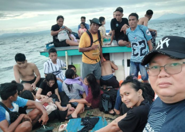 Dek Kapal Patah di Perairan Likupang, Puluhan Penumpang Tercebur ke Laut