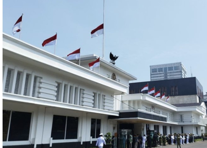 Kemenhan Kibarkan Bendera Setengah Tiang, Penghormatan Terakhir untuk Juwono Sudarsono