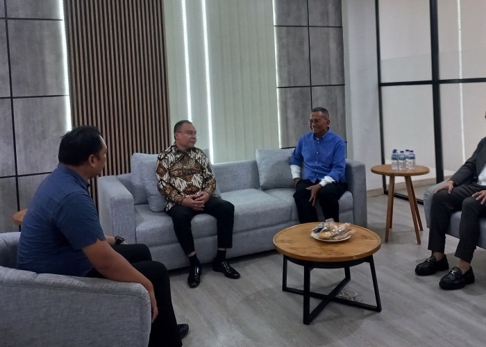 Kunjungan Sufmi Dasco dan Raffi Ahmad ke Kantor Disway, Disambut Langsung oleh Dahlan Iskan