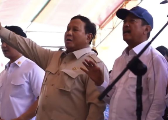 Prabowo Ajak Siswa dan Warga Bernyanyi Bersama Saat Kunjungi SMKN 2 Talaud di Miangas