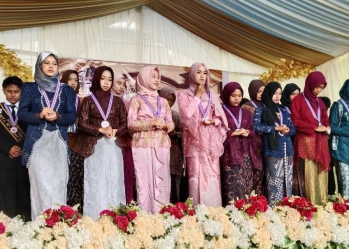 Kemenag Manado Beri Penghargaan kepada Siswa Berprestasi dari Sejumlah Madrasah