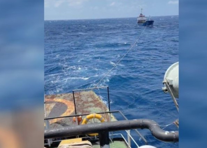 Kapal Tanker MT Poka Jo Gagal Bersandar di Pelabuhan Siau Akibat Gelombang Deras