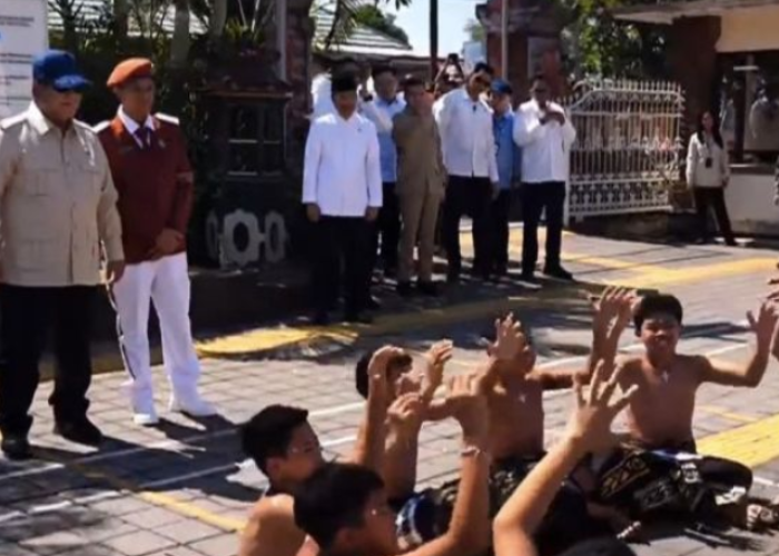 Disambut Yel-yel dan Tari Kecak, Prabowo Tinjau Sekolah Rakyat di Tabanan