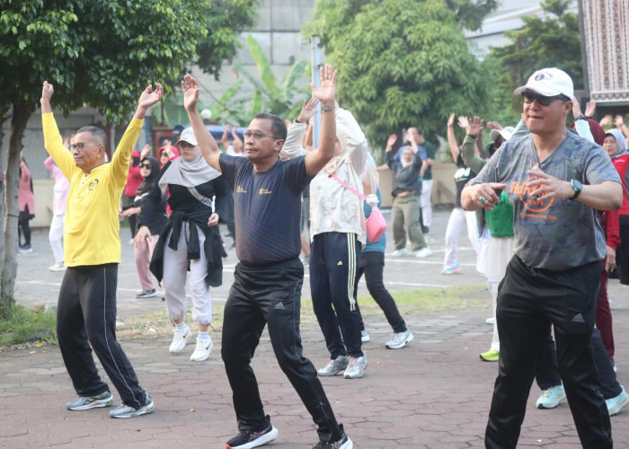 Dirut BPJS Kesehatan Ikut Senam Dahlan Iskan, Sebut Bisa Cegah Risiko Jantung dan Diabetes