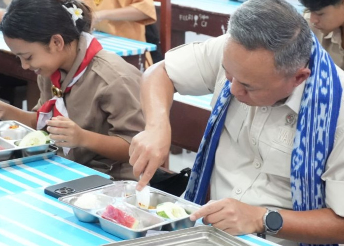 Wamen HAM Soroti Keamanan MBG Saat Pantau Pelaksanaan di SMAN 04 Manado
