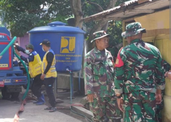 Kodam XIII/Merdeka dan Kementerian PU Kembali Salurkan Air Bersih untuk Warga Terdampak Bencana di Pulau Siau