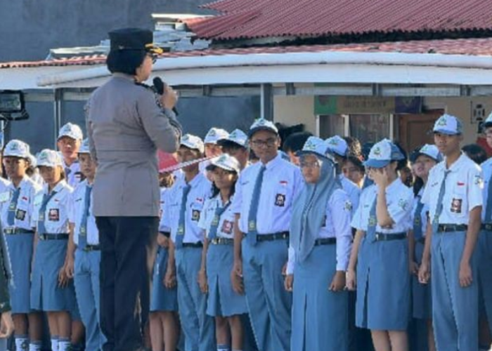 Polwan Goes to School Dorong Pelajar Berani Bicara dan Berkarakter