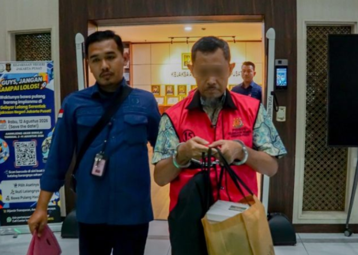 Kejagung Serahkan Enam Tersangka Korupsi Minyak Mentah Pertamina ke Jaksa Penuntut Umum
