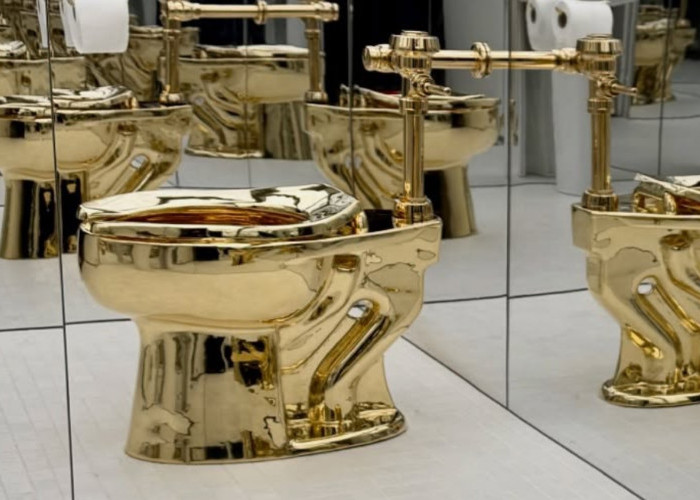 Toilet Emas Dijual Seharga Rp202 Miliar