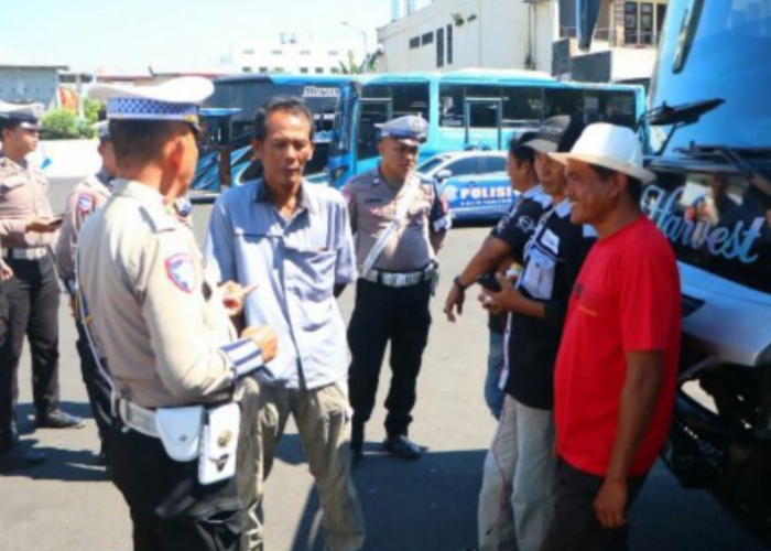 Hari Pertama Operasi Keselamatan Samrat 2026: Polisi Sambangi Terminal Malalayang, Edukasi Sopir Bus dan Mikro