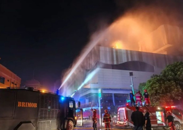 Polisi Selidiki Kebakaran Mega Mall Manado, Satu Orang Meninggal Dunia