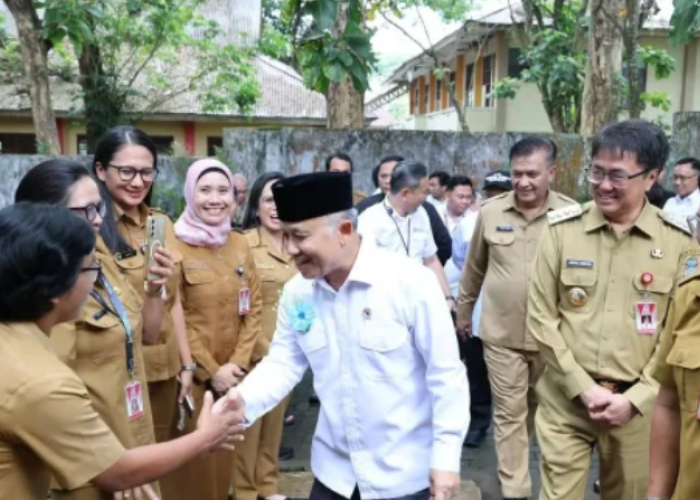 Wamendiknas Tinjau SMP Negeri 14 Manado, Verifikasi Program Revitalisasi Pendidikan 2026