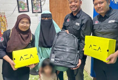 AZA dan Disway Grup Bantu Keluarga Almarhum Mandala dengan Sepatu dan Tas Sekolah