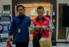 Kejagung Serahkan Enam Tersangka Korupsi Minyak Mentah Pertamina ke Jaksa Penuntut Umum